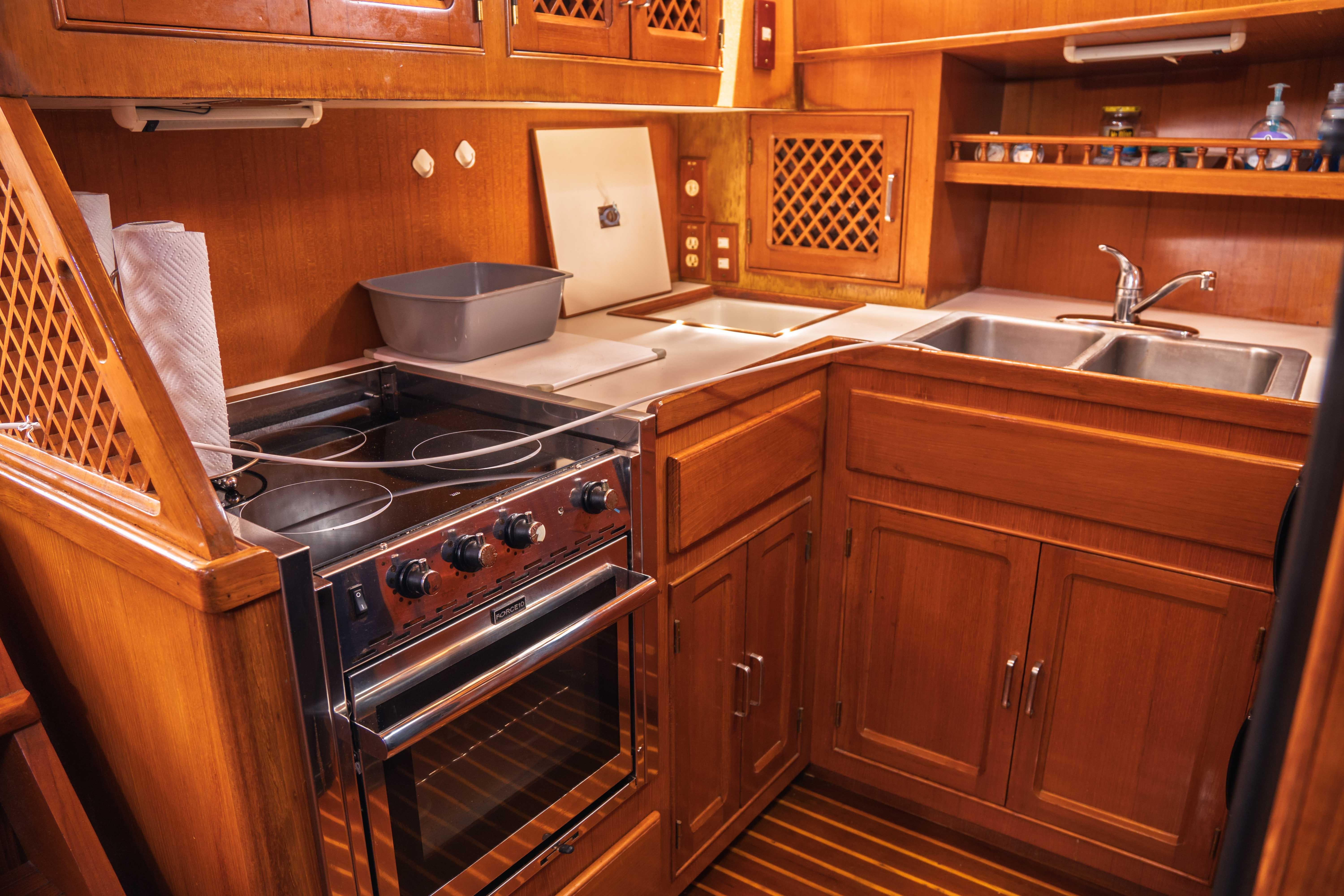 1989 Custom King Yachts 46 Cruisers