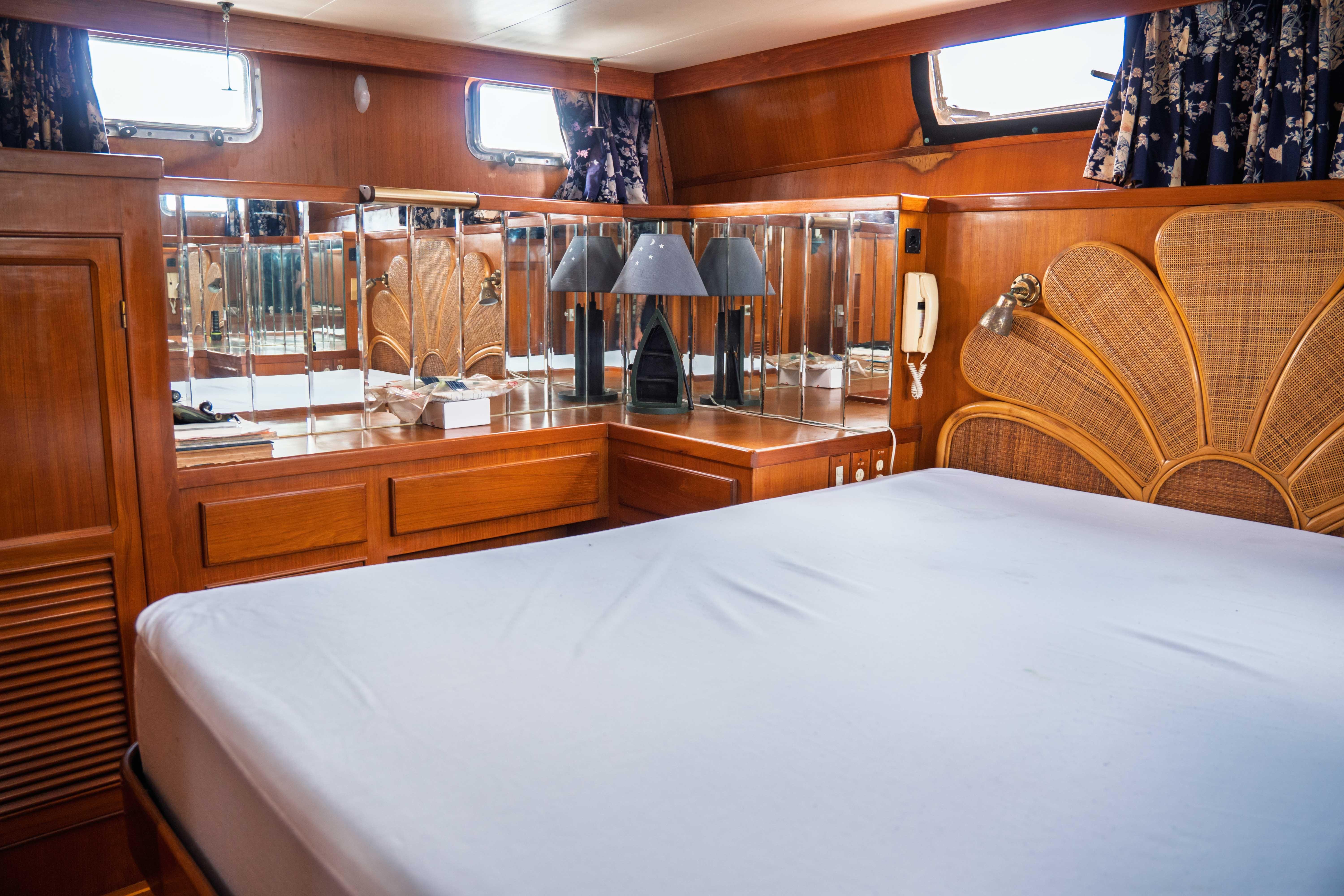 1989 Custom King Yachts 46 Cruisers