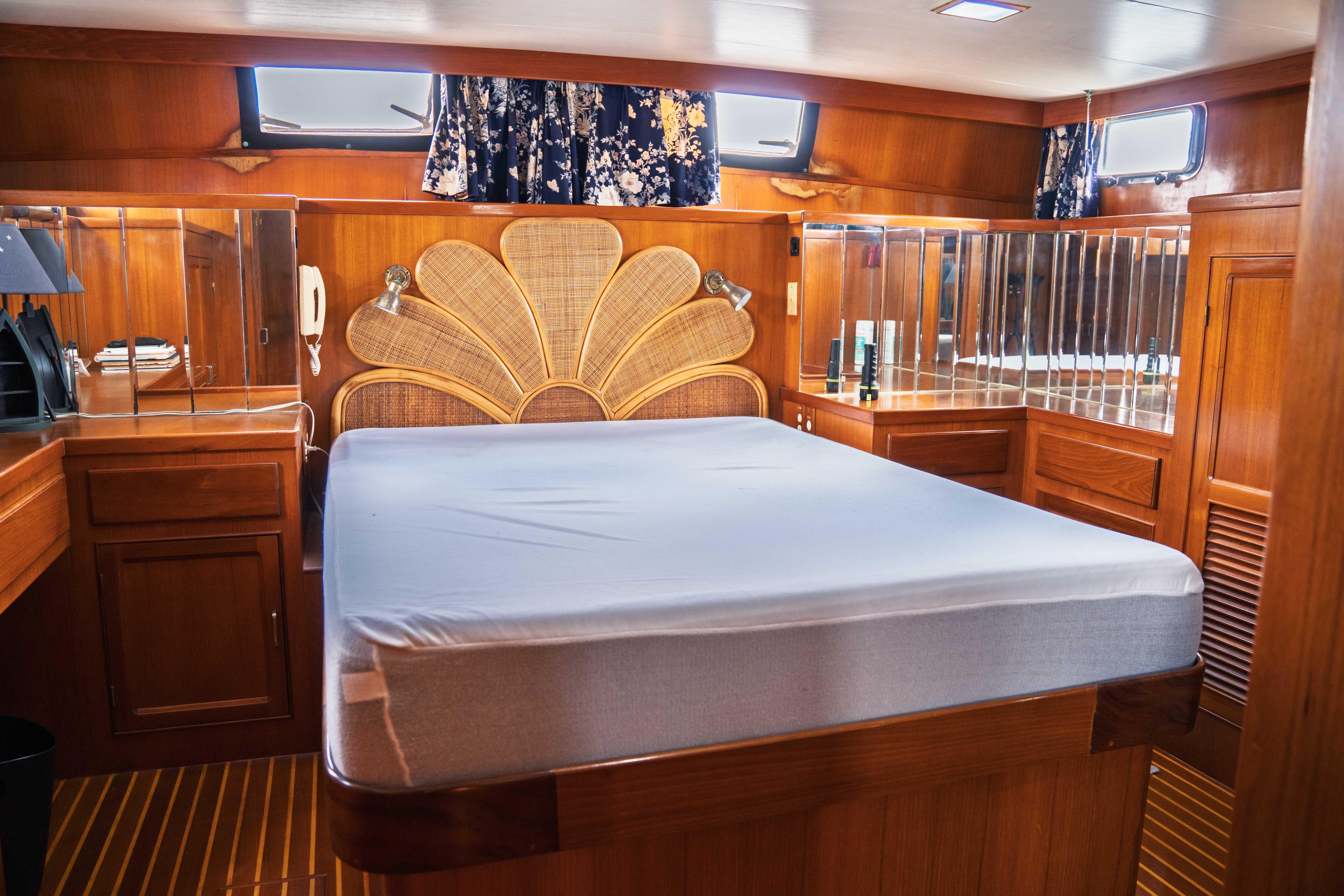 1989 Custom King Yachts 46 Cruisers