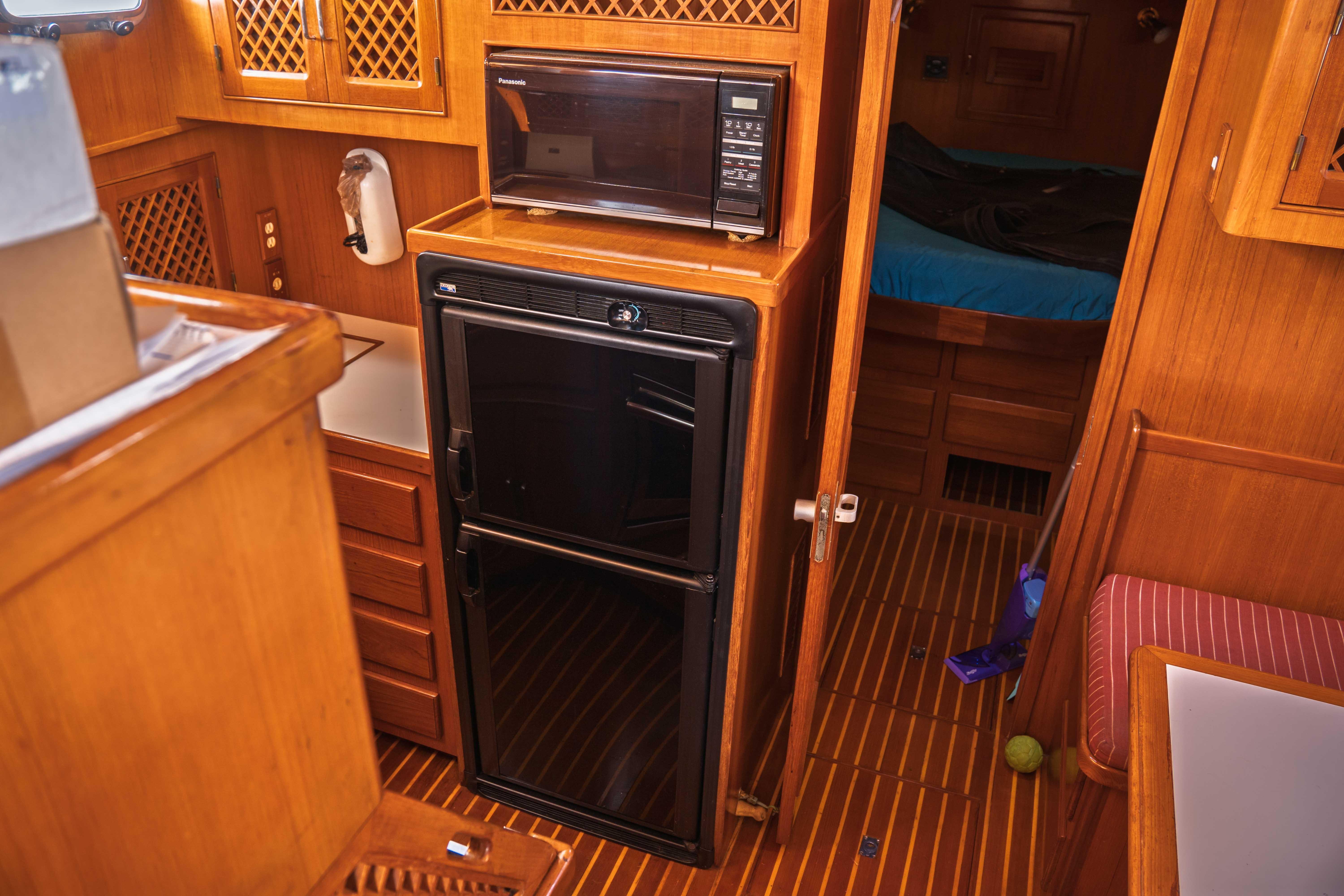 1989 Custom King Yachts 46 Cruisers