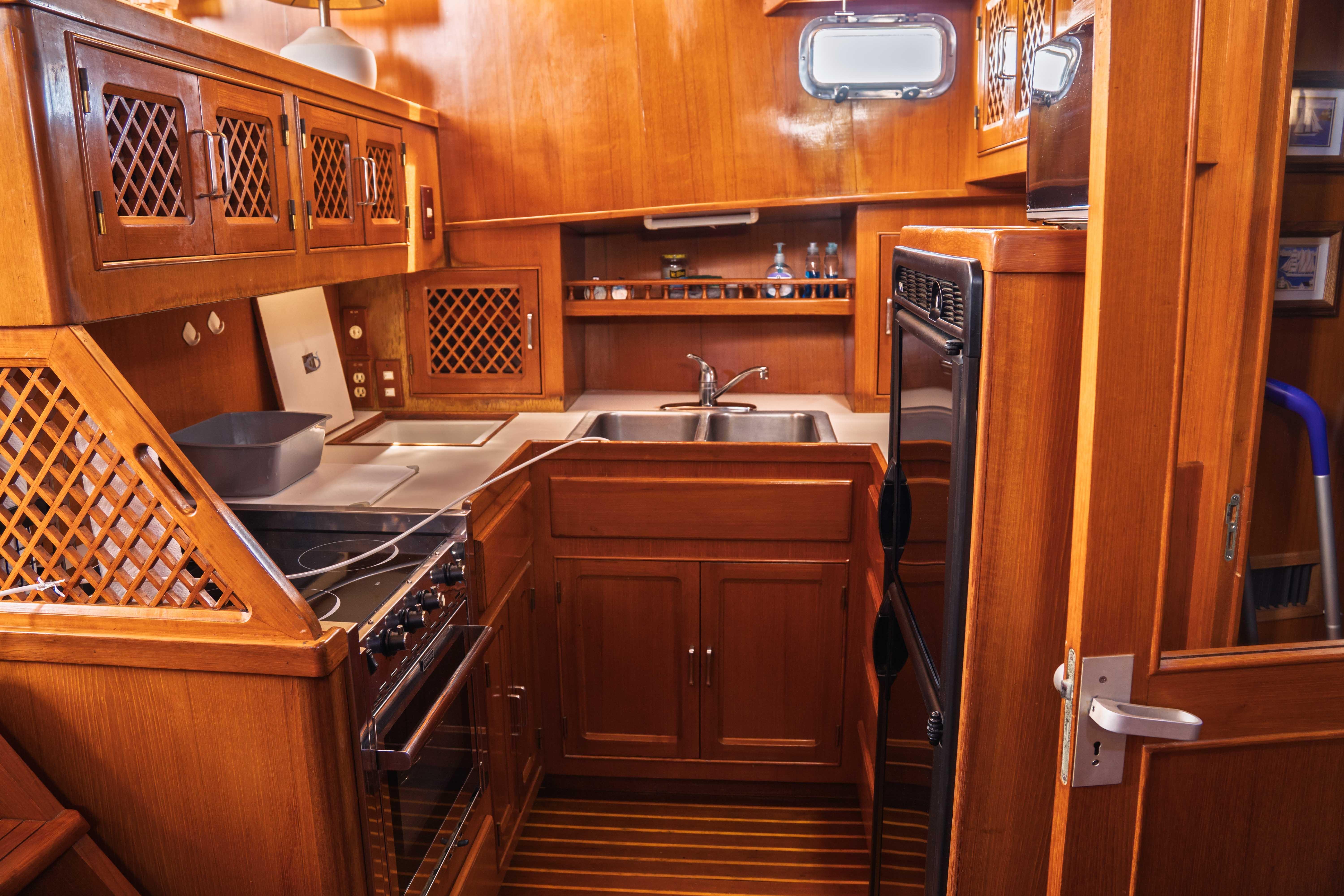 1989 Custom King Yachts 46 Cruisers