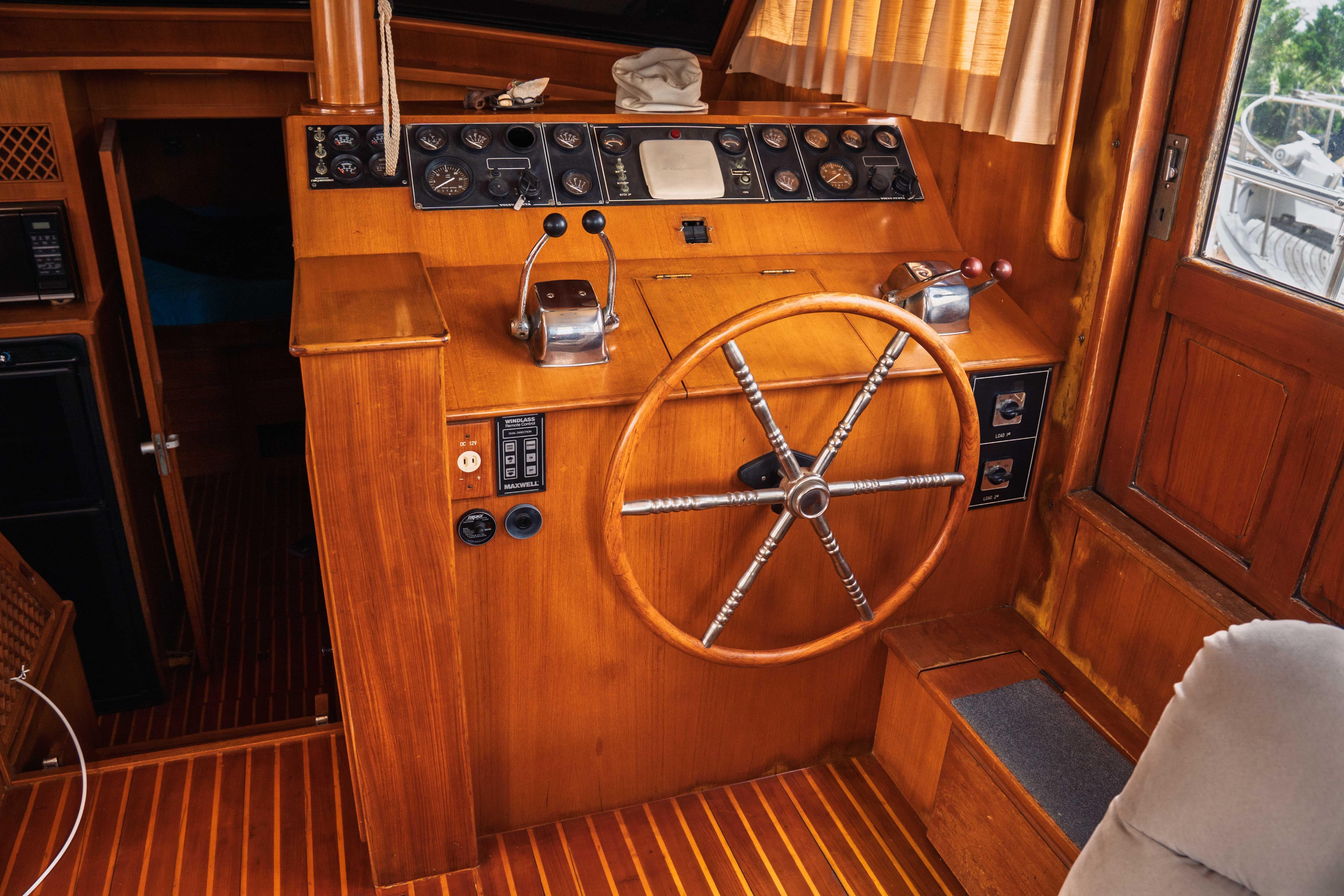 1989 Custom King Yachts 46 Cruisers