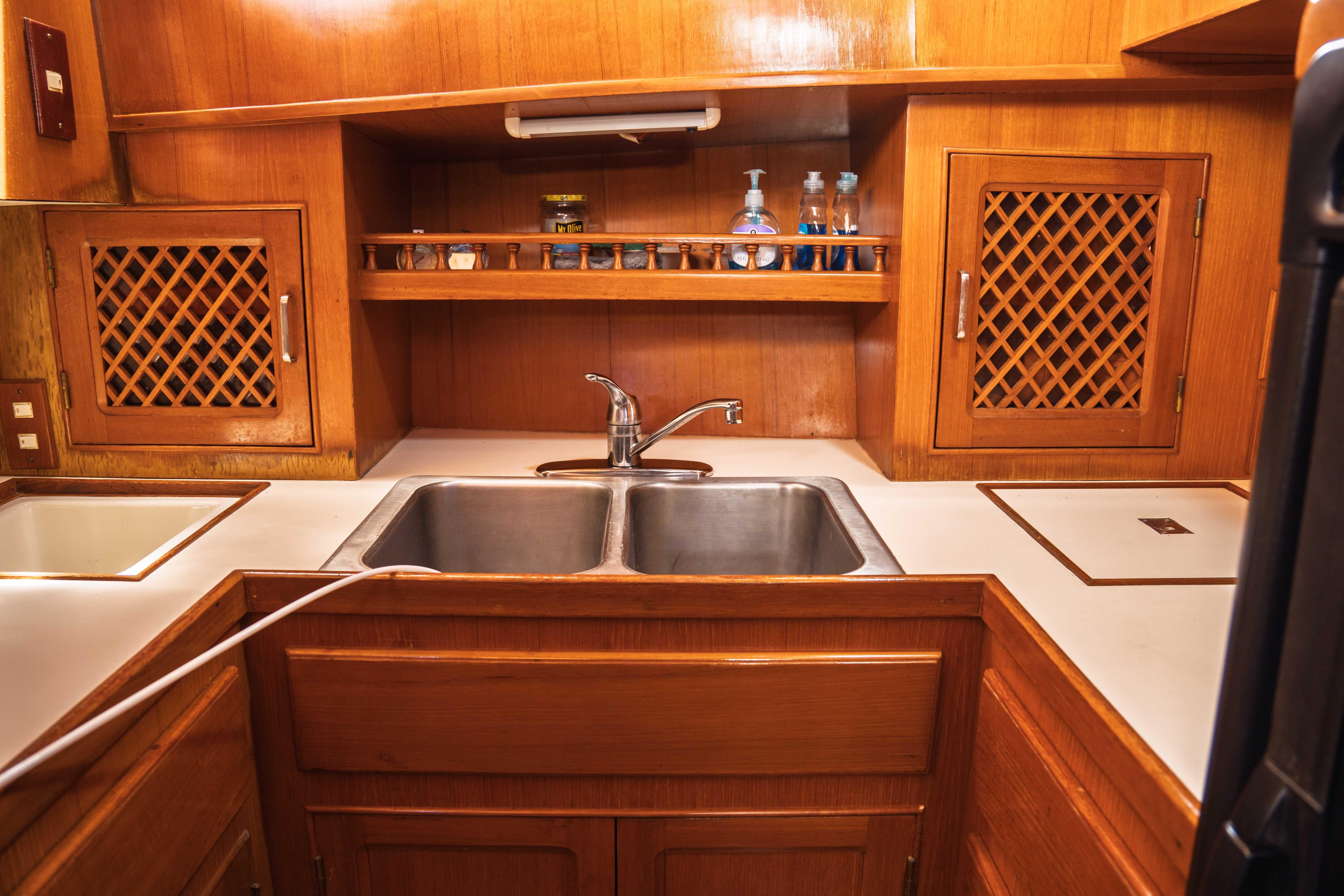 1989 Custom King Yachts 46 Cruisers