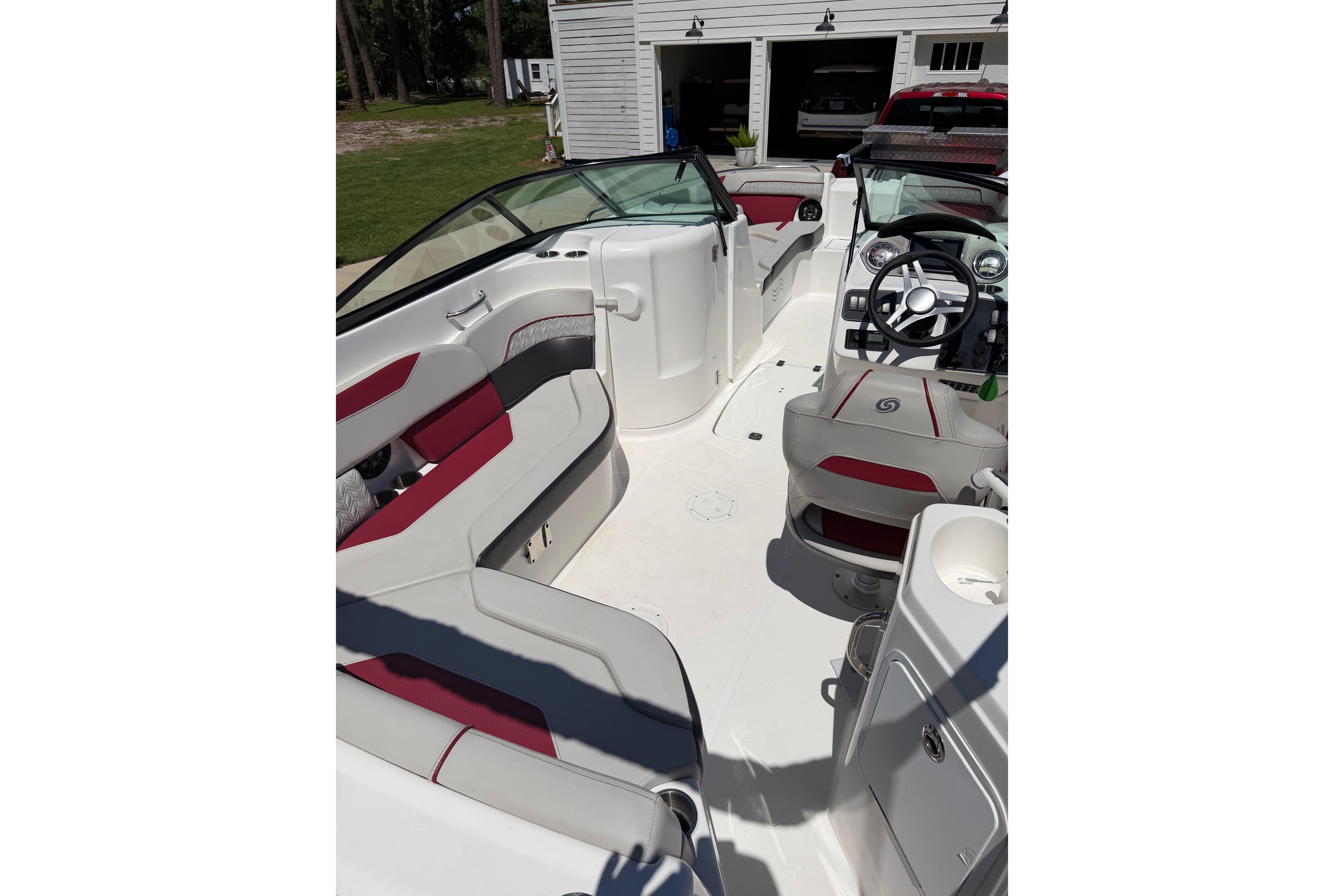 2024 Hurricane Sundeck 2200 Dc Ob Deck Boats