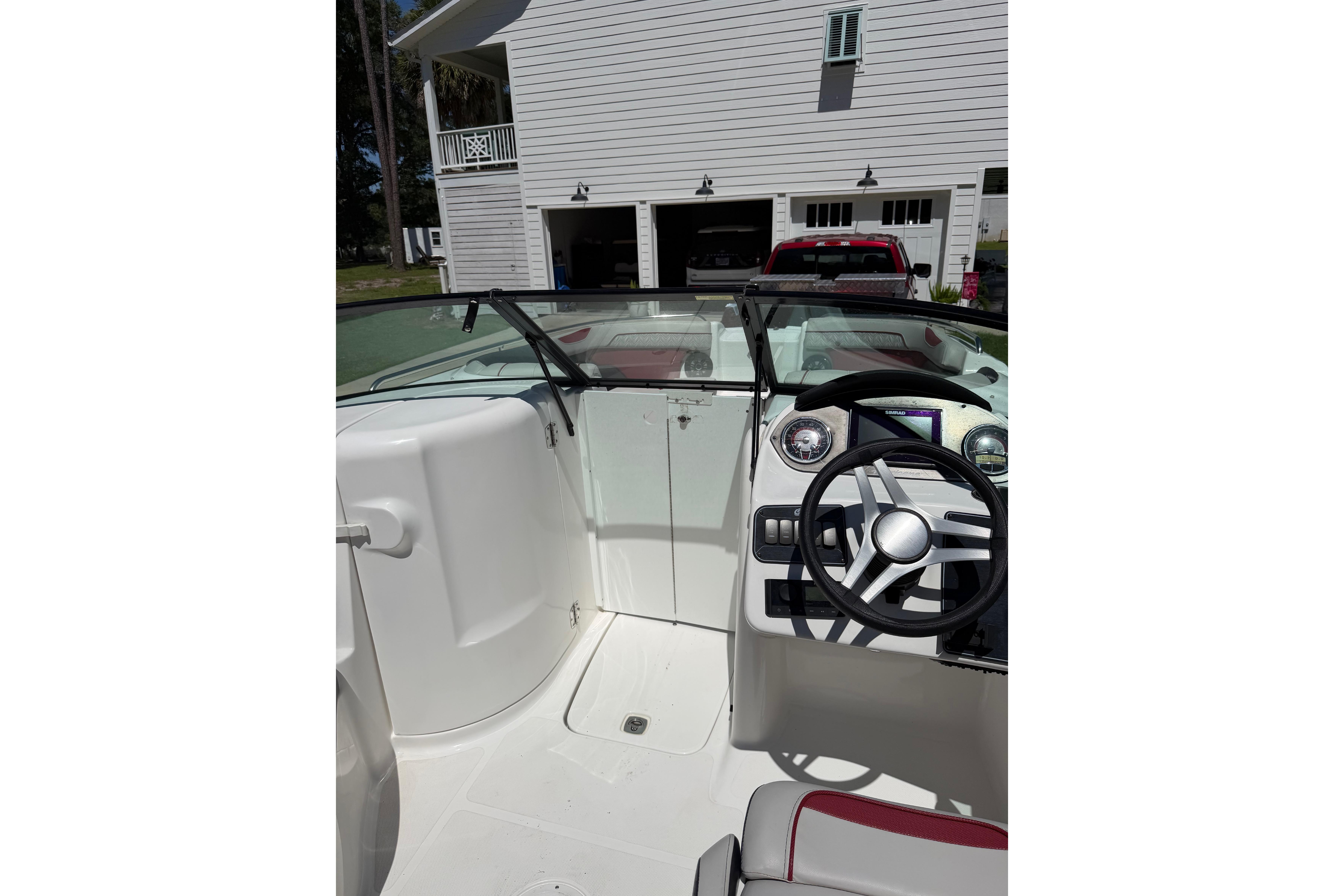2024 Hurricane Sundeck 2200 Dc Ob Deck Boats