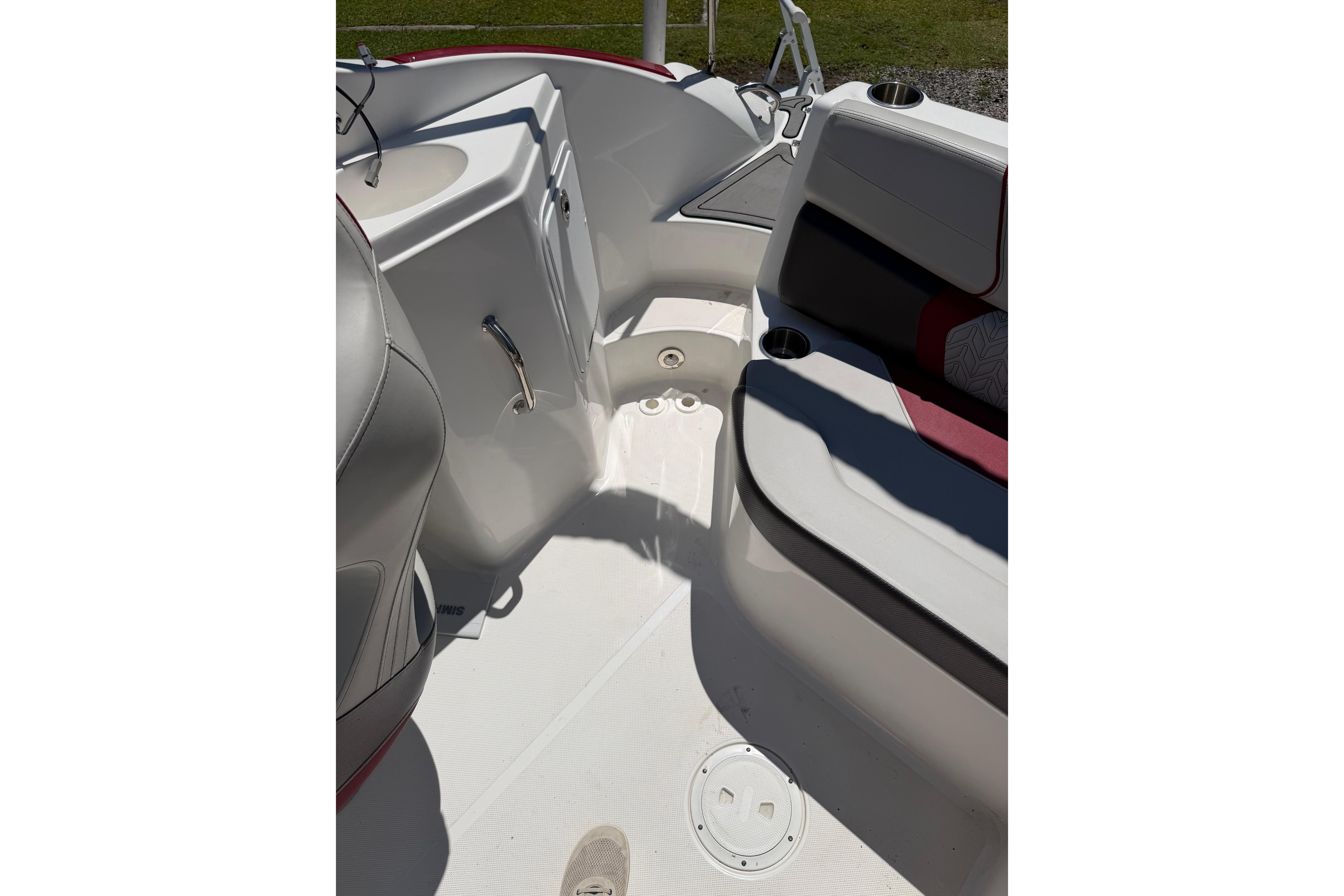 2024 Hurricane Sundeck 2200 Dc Ob Deck Boats