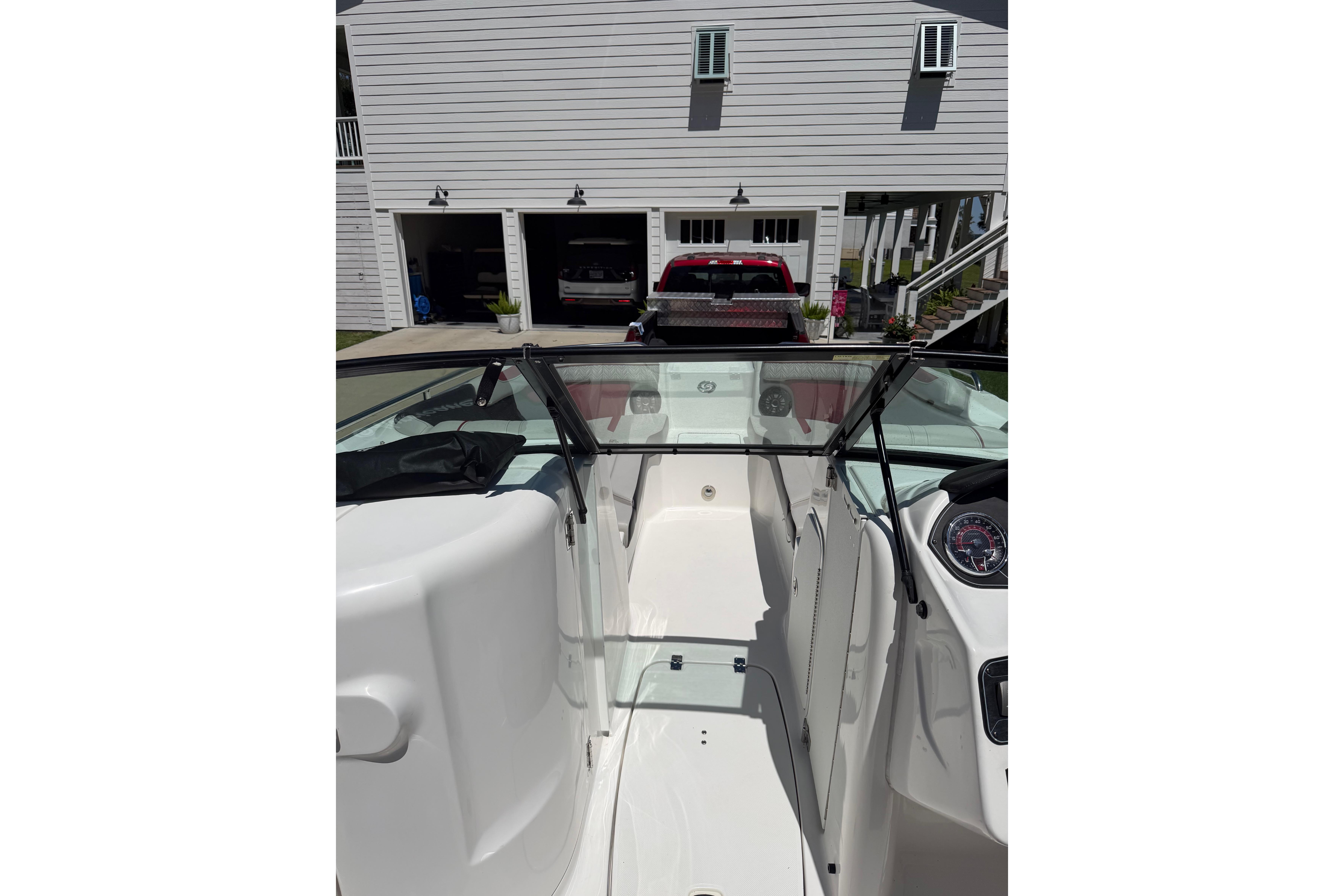 2024 Hurricane Sundeck 2200 Dc Ob Deck Boats