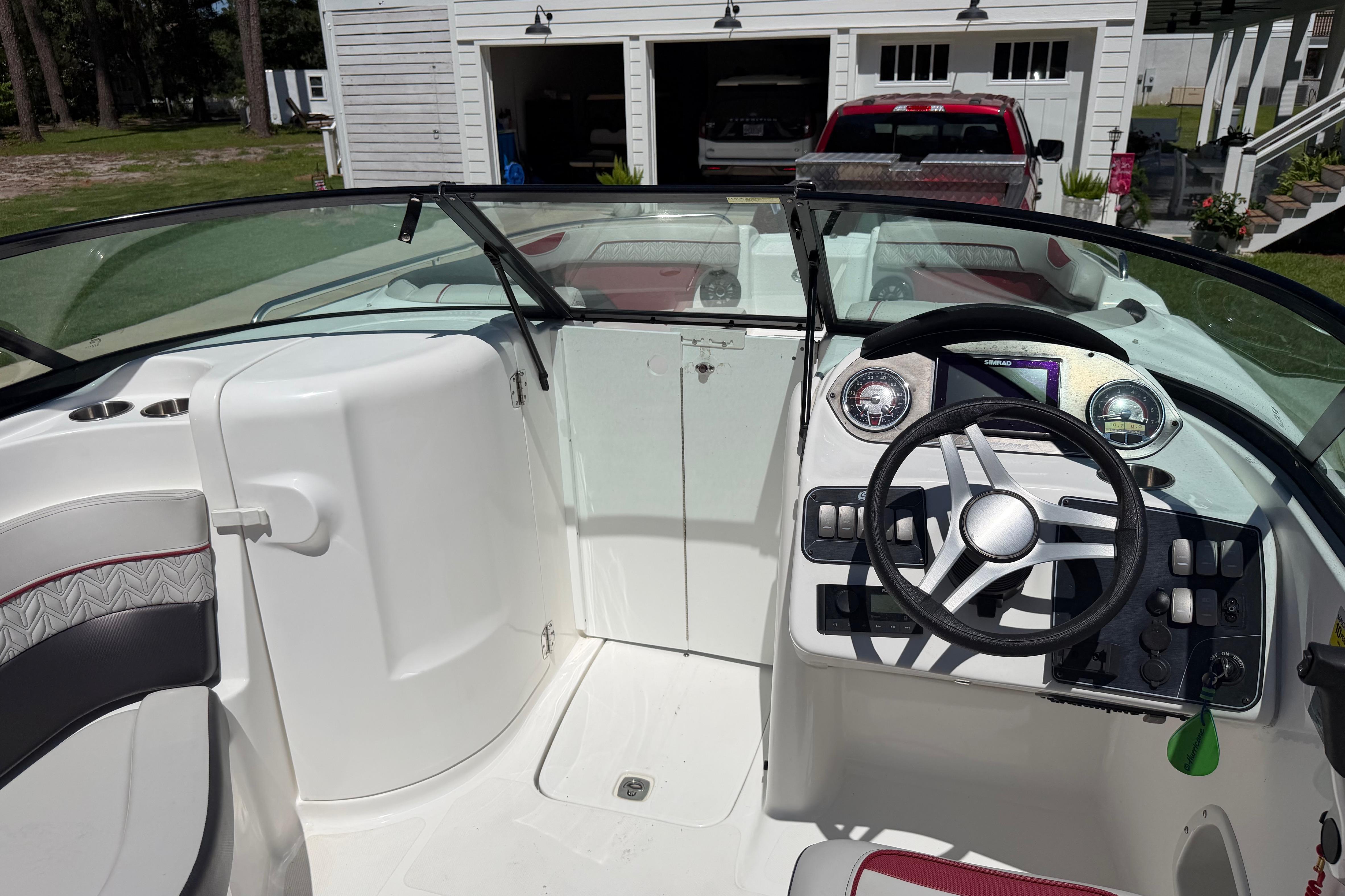 2024 Hurricane Sundeck 2200 Dc Ob Deck Boats
