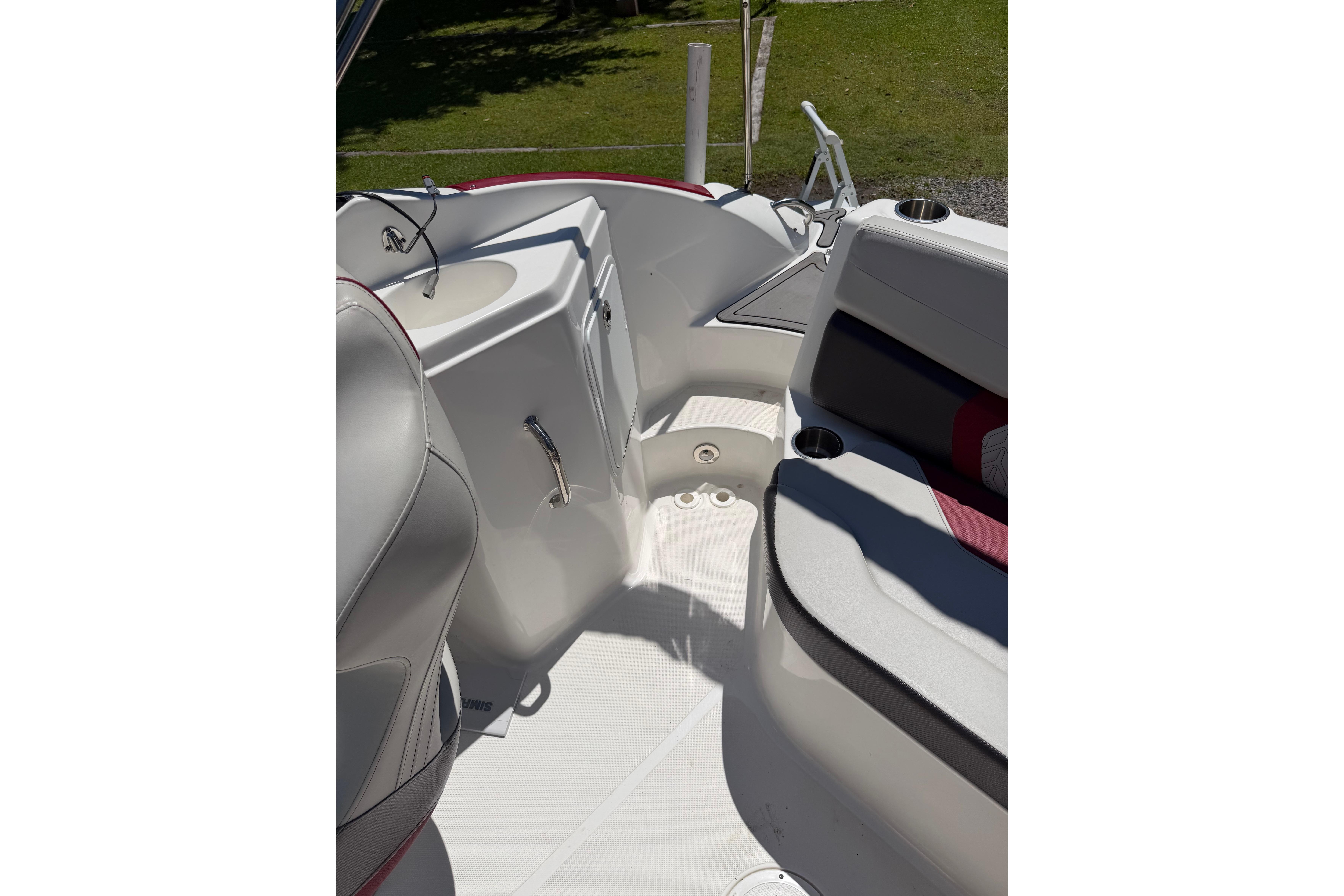 2024 Hurricane Sundeck 2200 Dc Ob Deck Boats