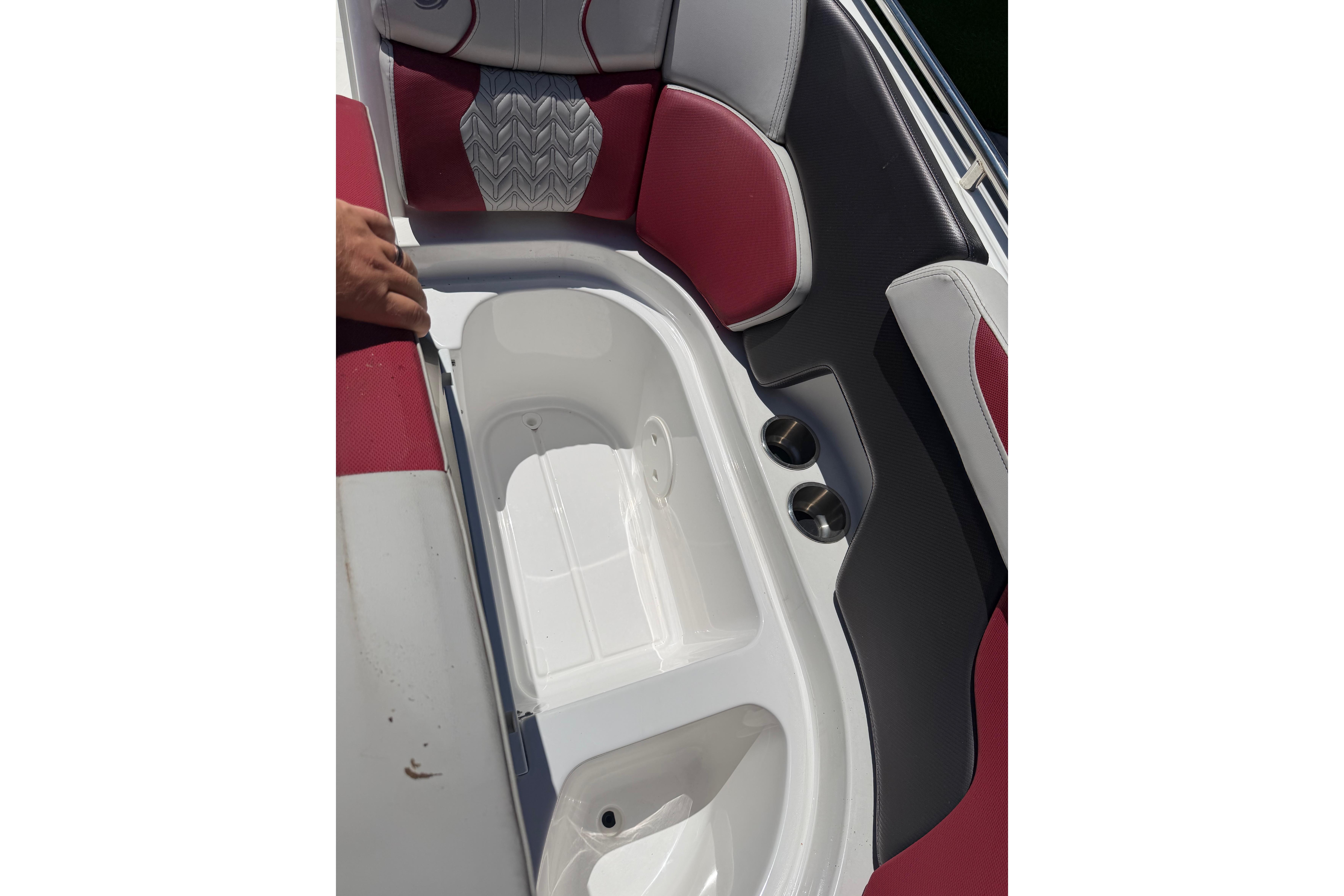 2024 Hurricane Sundeck 2200 Dc Ob Deck Boats
