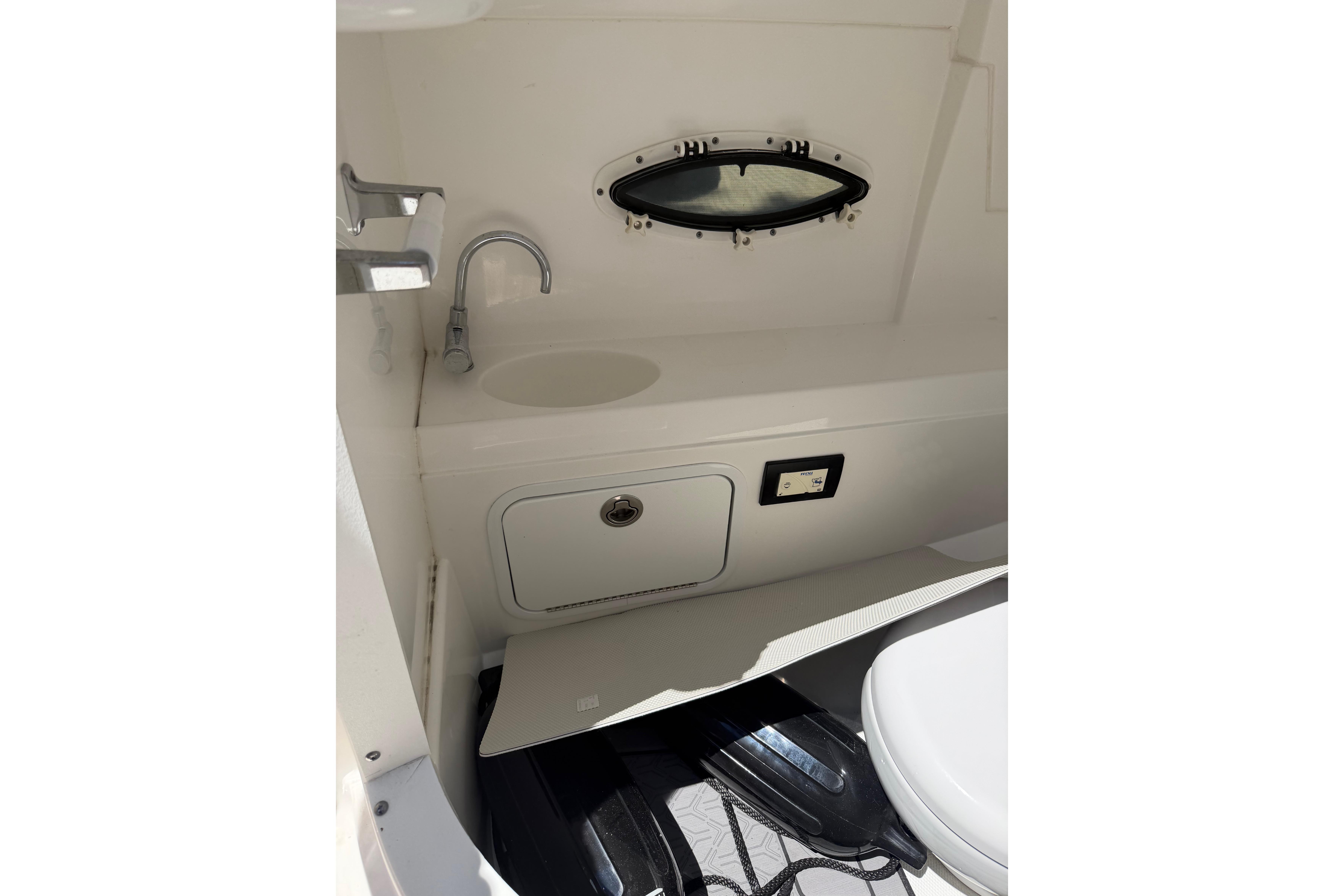 2024 Hurricane Sundeck 2200 Dc Ob Deck Boats