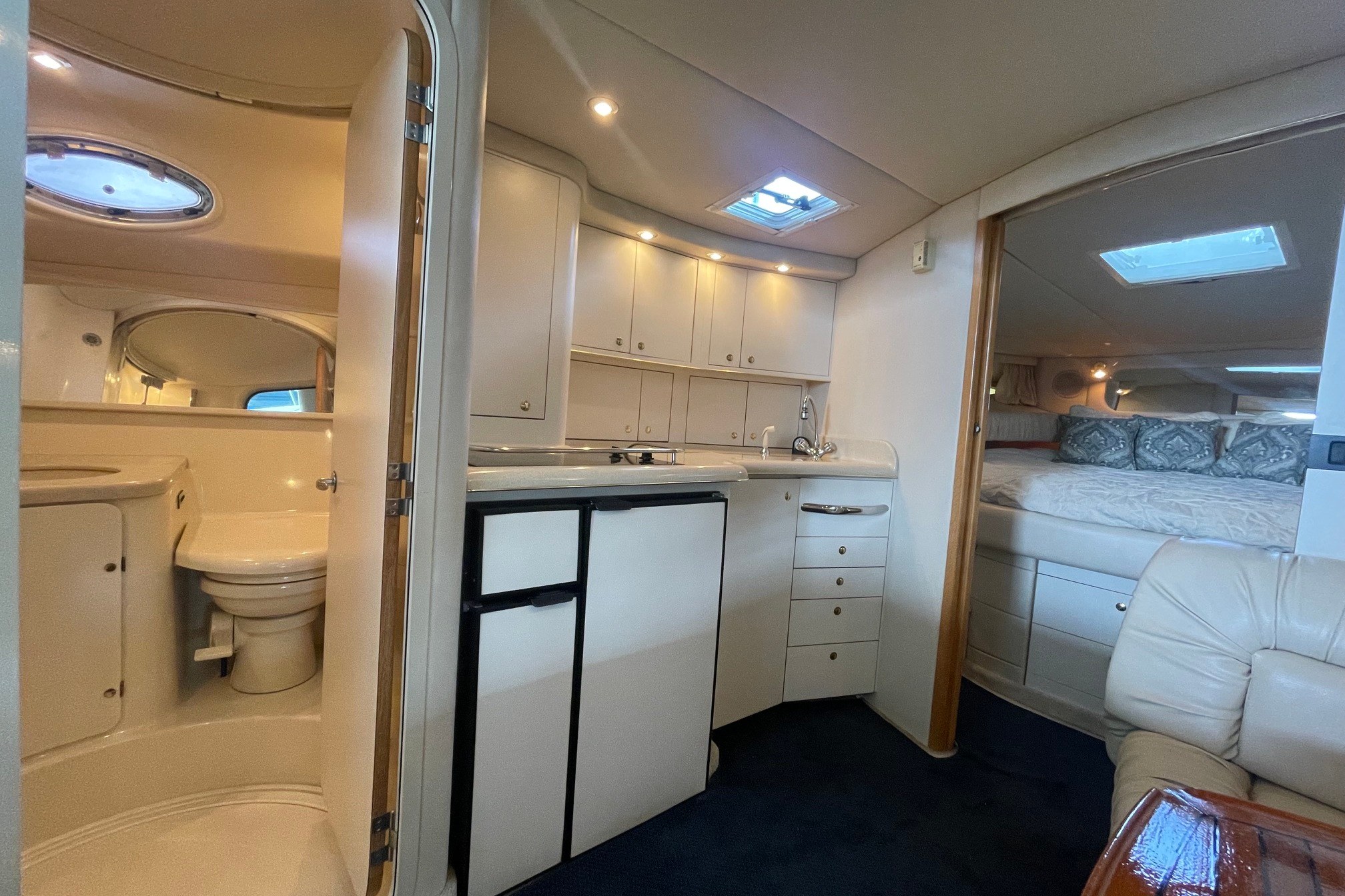 1999 Sea Ray 370 Express Cruiser Cruisers