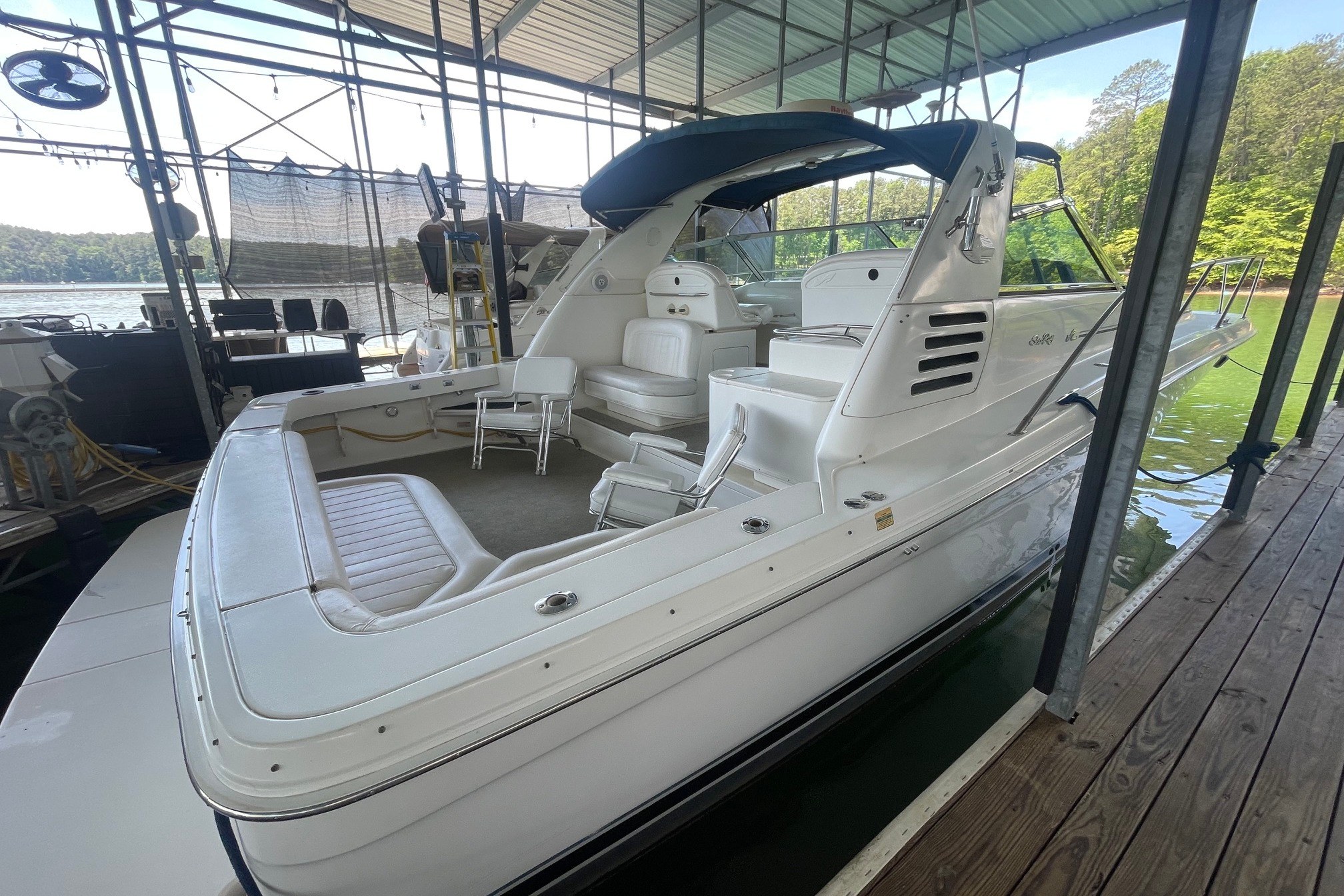 1999 Sea Ray 370 Express Cruiser Cruisers