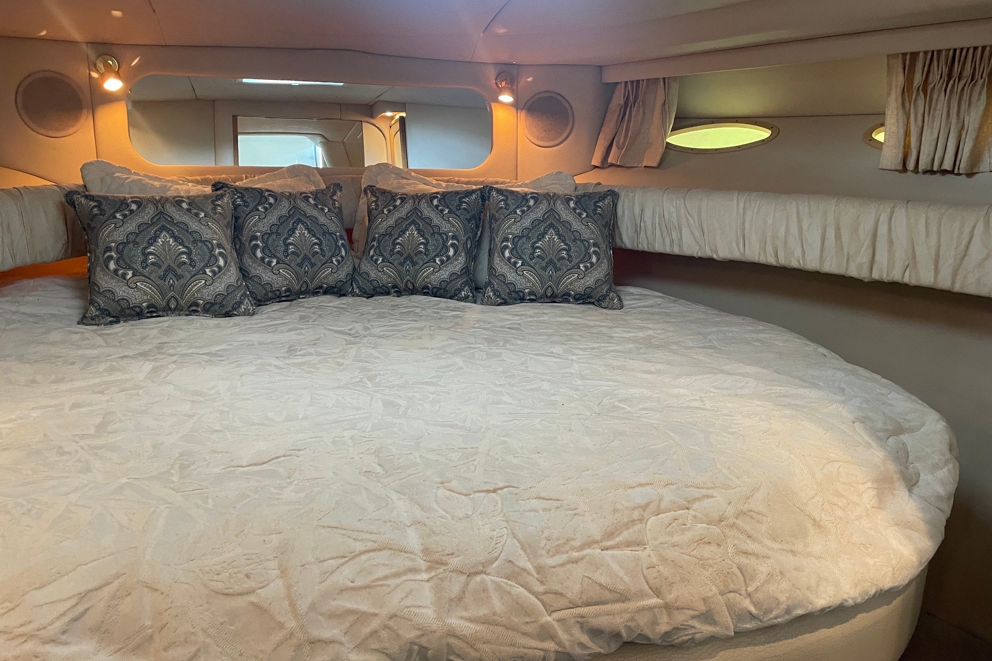 1999 Sea Ray 370 Express Cruiser Cruisers