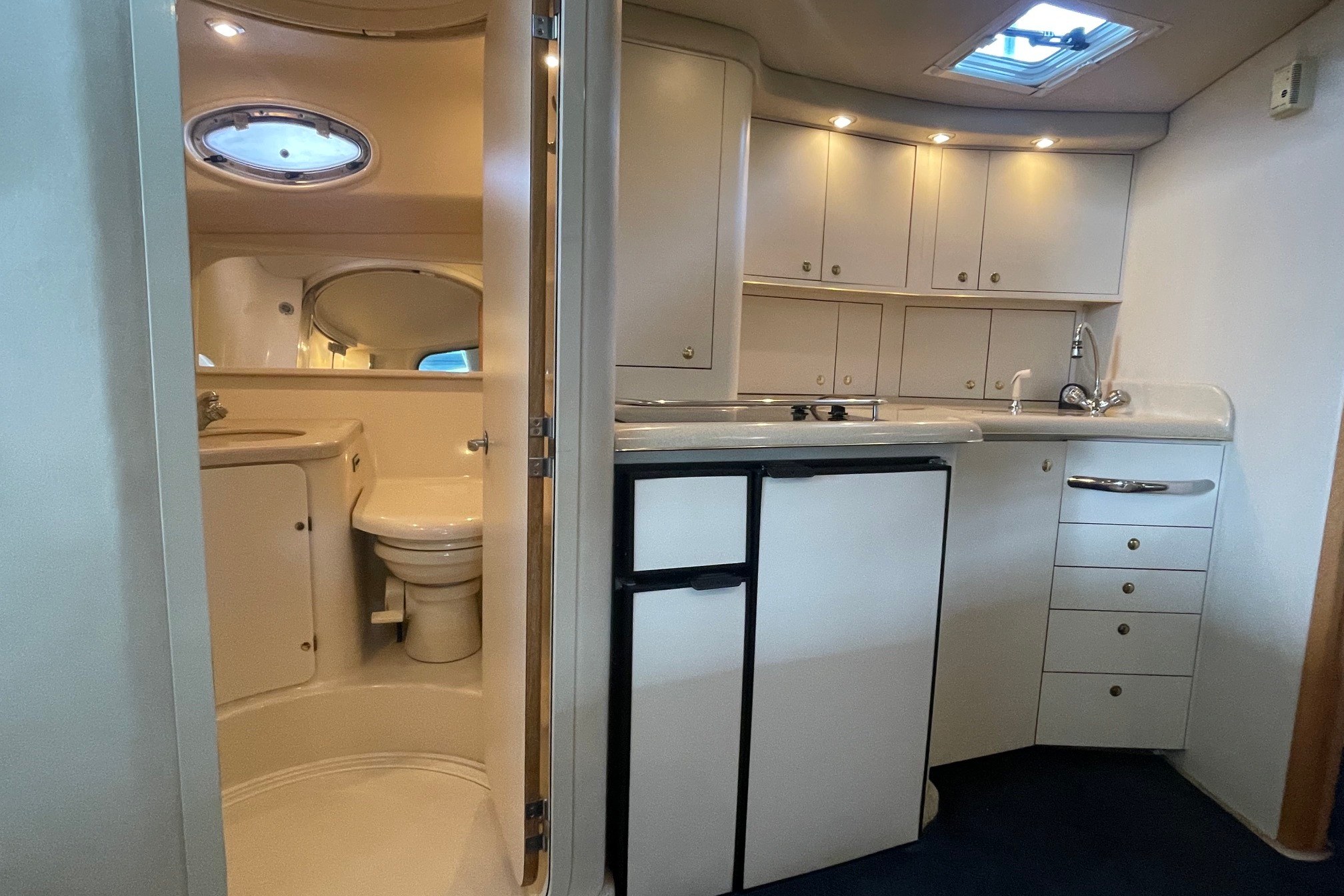 1999 Sea Ray 370 Express Cruiser Cruisers