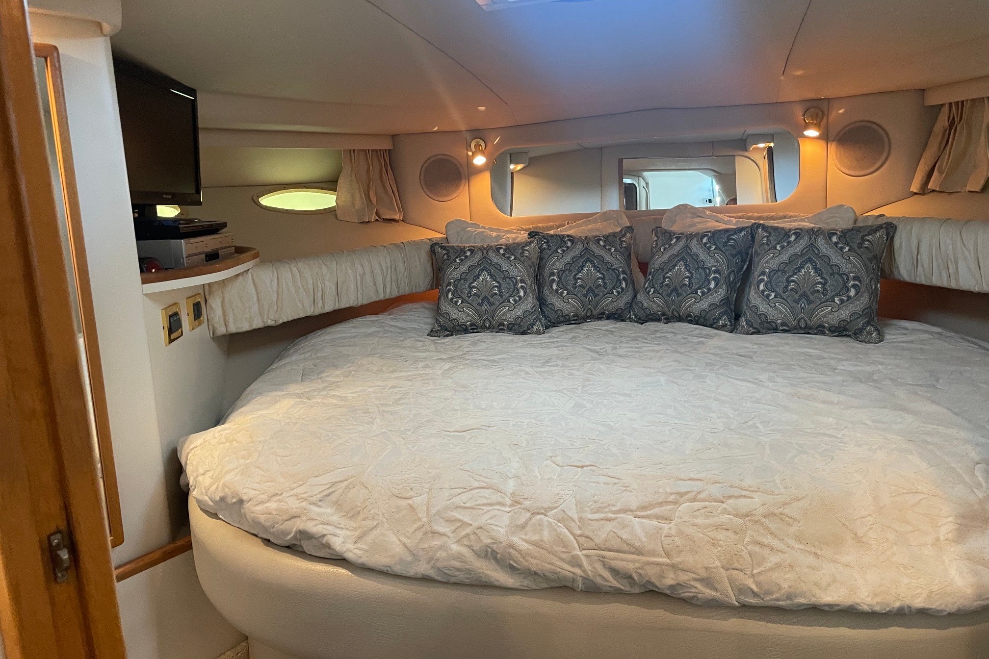 1999 Sea Ray 370 Express Cruiser Cruisers