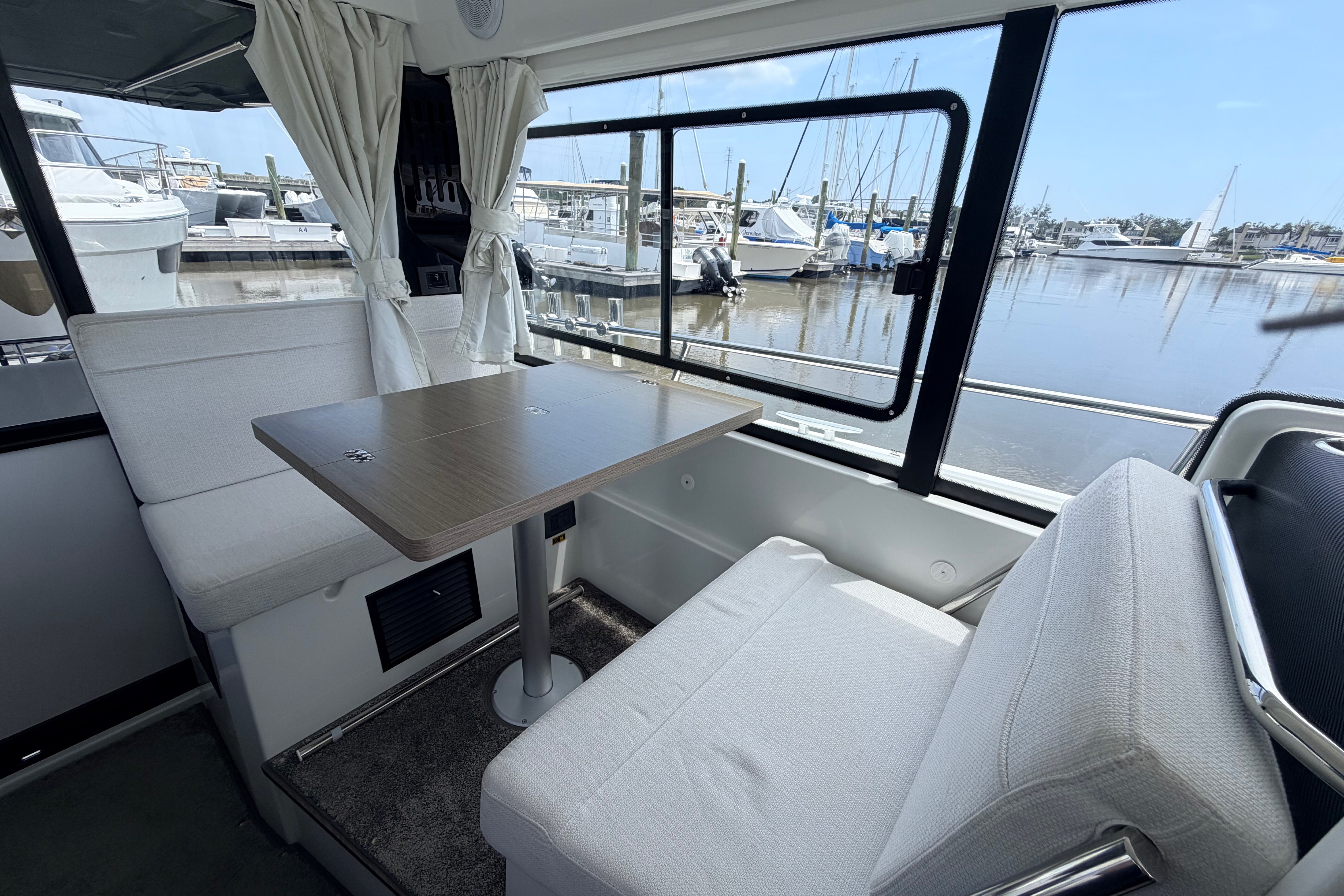 2026 Jeanneau Nc 895 Sport Series 2 Sports Cruiser
