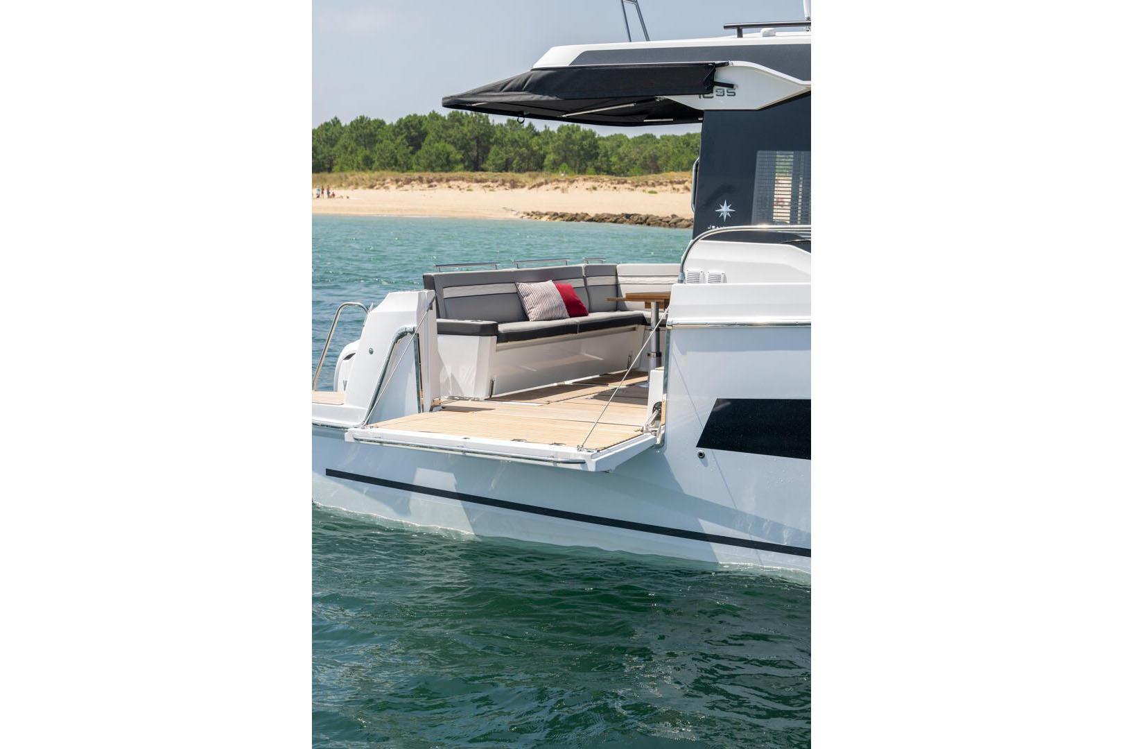 2025 Jeanneau NC 1295 Coupe Boat