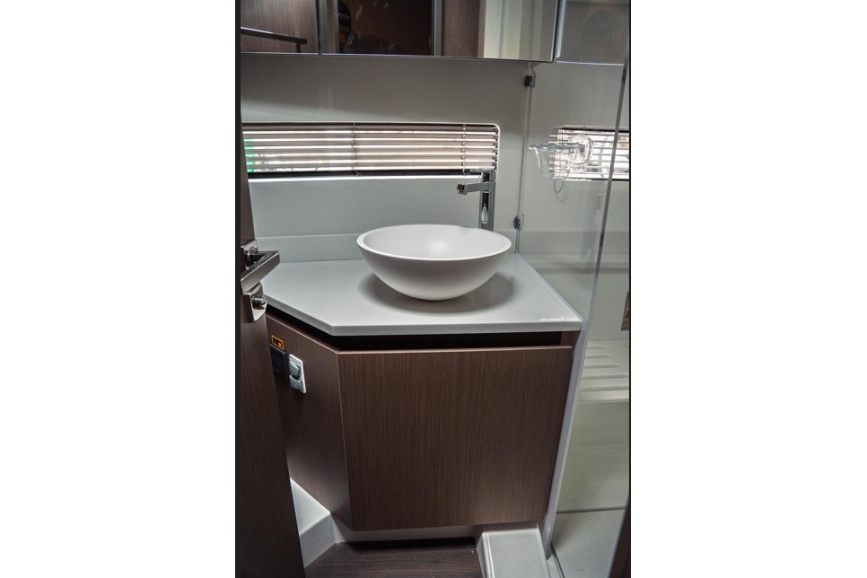 2025 Jeanneau NC 1295 Coupe Boat