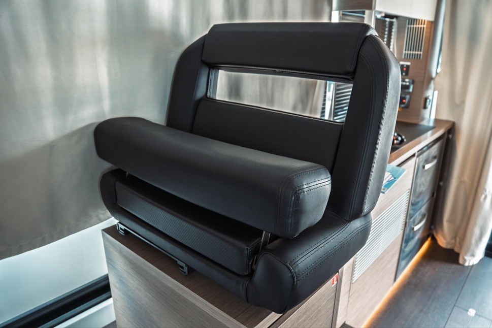 2025 Jeanneau NC 1295 Coupe Boat