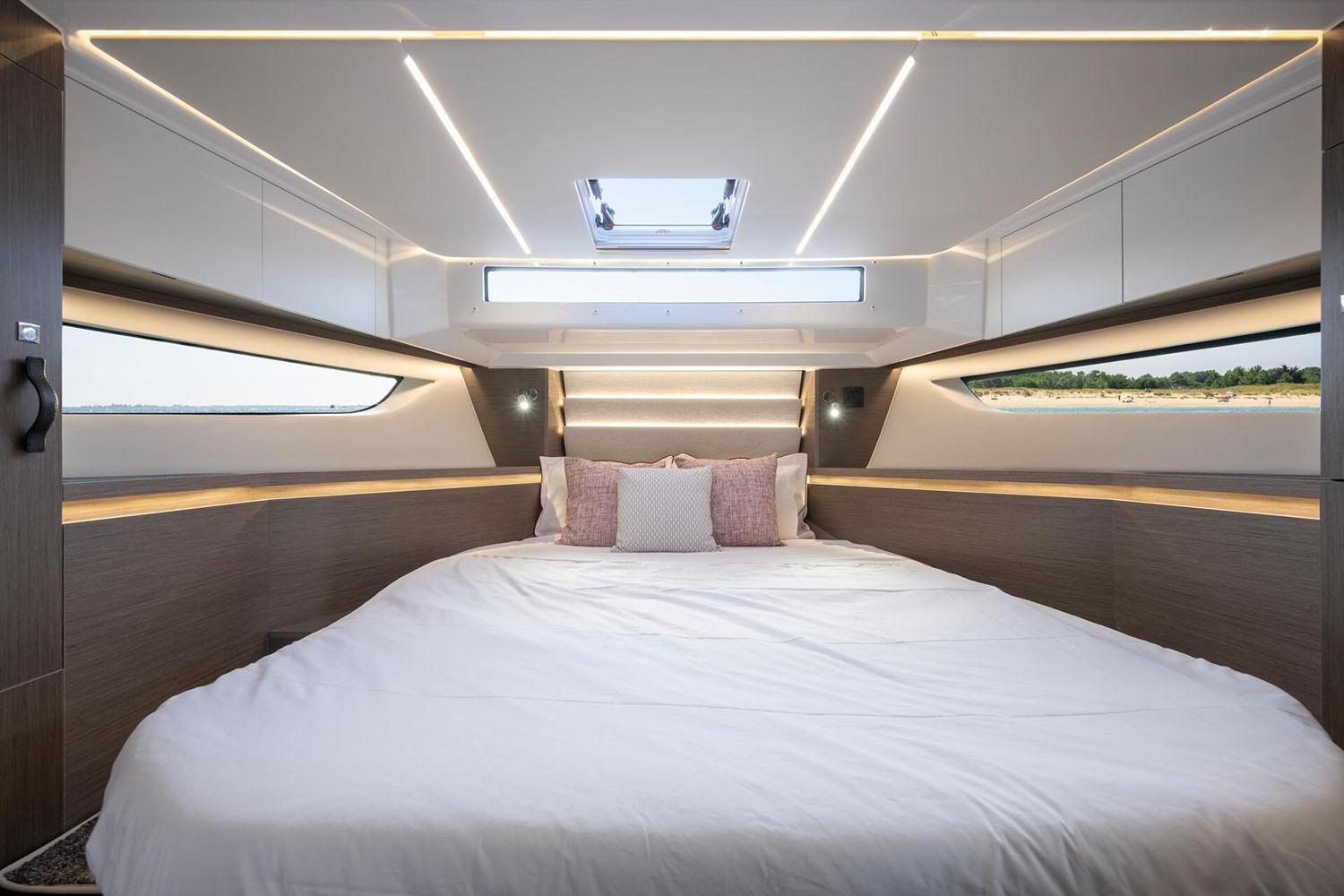 2025 Jeanneau NC 1295 Coupe Boat