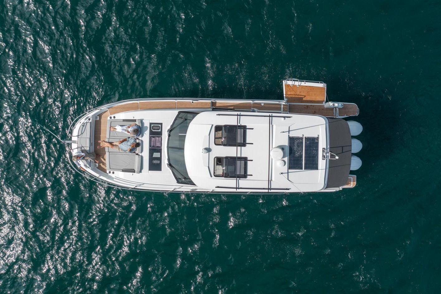 2025 Jeanneau NC 1295 Coupe Boat