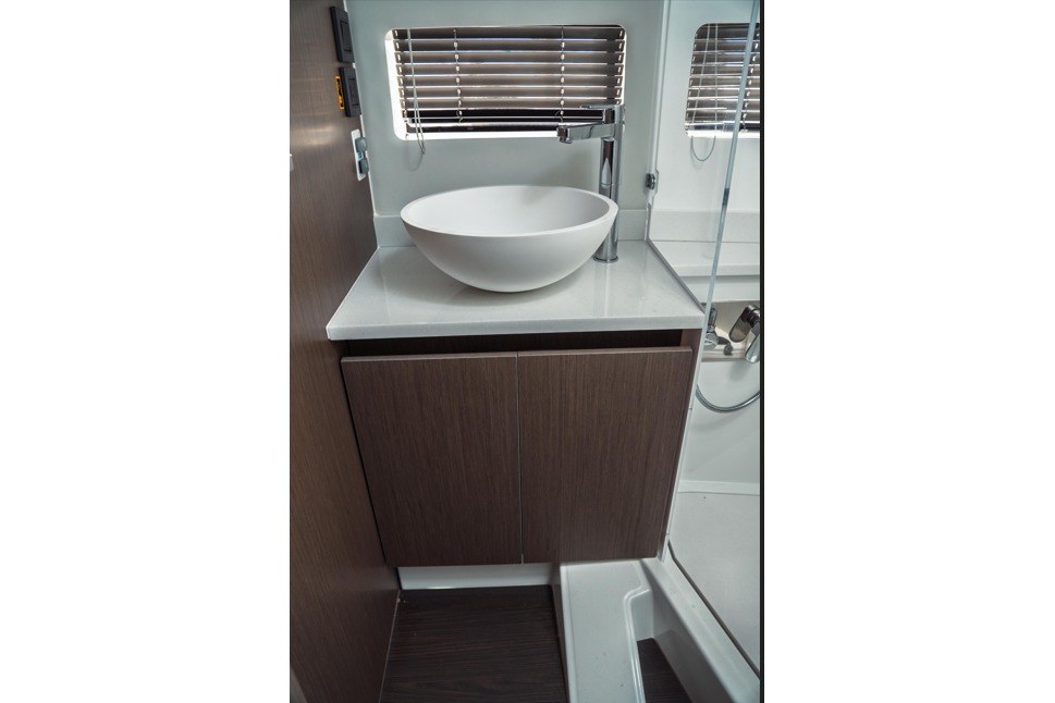 2025 Jeanneau NC 1295 Coupe Boat